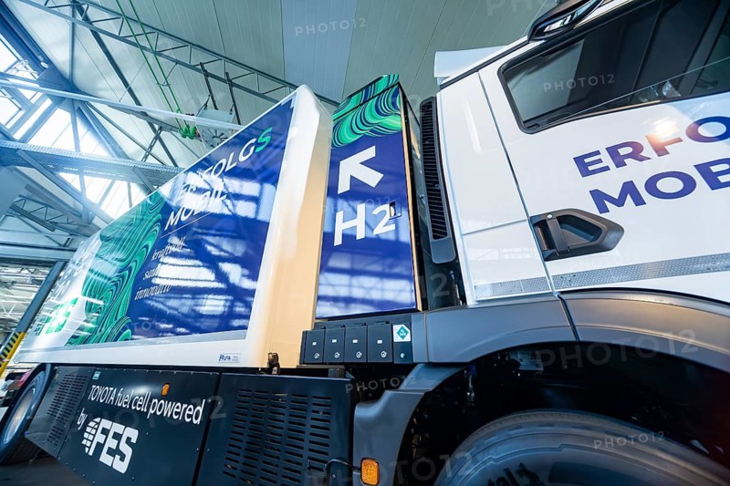 Presentation of the first fuel cell lorry from FES GmbH Fahrzeug-Entwicklung Sachsen. FES GmbH has been involved in the development of fuel cell systems and their application in vehicles for more than seven years and will now register the first truck with a weight of 18 tonnes in road traffic, FES, Zwickau, Saxony, Germany, Europe