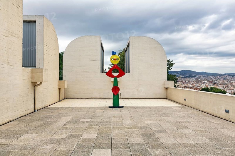 Colourfully painted bronze statue on a roof terrace, La carícia d'un ocell, Museum Fundacio Joan Miro, Joan Miró, CEAC, Montjuic, Barcelona, Spain, Europe