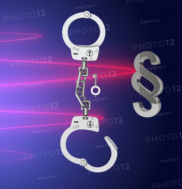 Symbol photo, crime, crime, police, handcuffs, law, court, paragraphs, threat, violent crime, fear, suspects, arrest, arrest, crime statistics, minor offenders, asylum policy, violent offenders, migrants, robbery, theft, murder