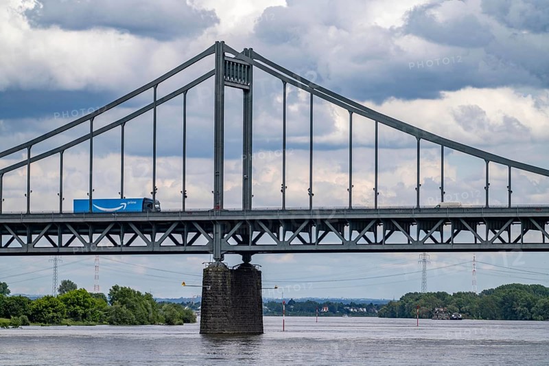 The Krefeld-Uerdingen Bridge over the Rhine, between Krefeld and Duisburg, bridle belt bridge from 1936, 858 metres long, federal road B228, shows severe bridge damage, restricted traffic on the bridge, to be replaced, cargo ship, North Rhine-Westphalia, Germany, Europe