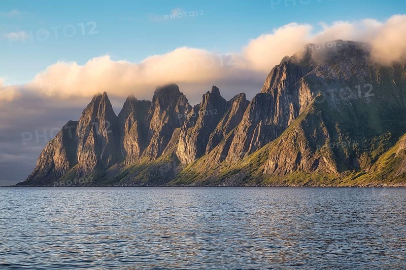 Coastal section Tungeneset, Devil's Teeth, Okshornan mountain range, Senja, Troms, Nord-Norge, Norway, Europe