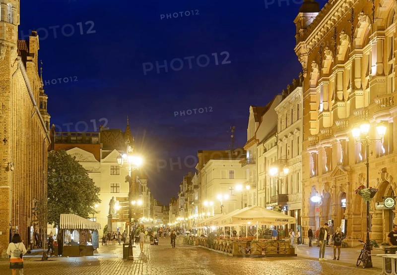 The medieval old town of Thorn illuminated in the evening. The historic city centre of Torun is a UNESCO World Heritage Site. Torun, Kujawsko-Pomorskie, Poland, Europe