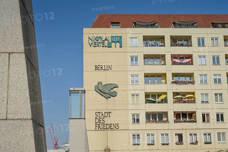 Dove of Peace, lettering, Berlin, City of Peace, Rathausstraße, Nikolai Quarter, Mitte, Berlin, Germany, Europe