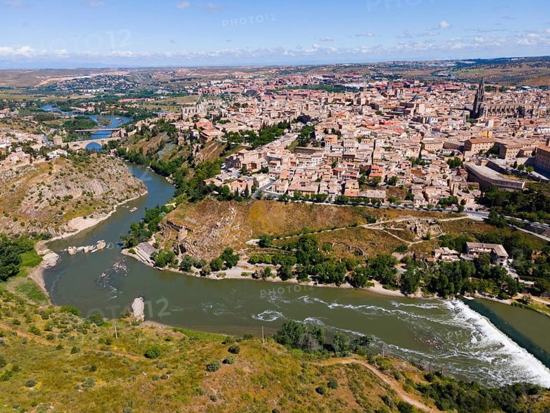 Panoramic view of a city with a river and several bridges, surrounded by hills and many houses, aerial view, Toledo, Tagus River, Castilla-La Mancha, Spain, Europe