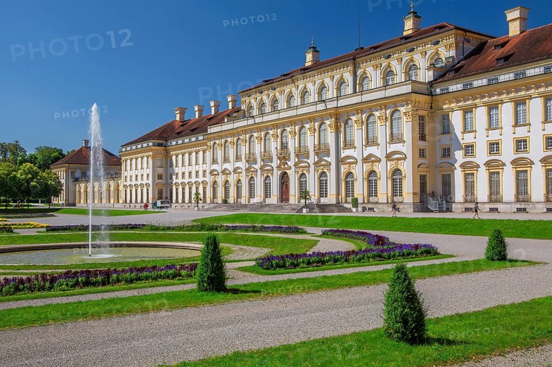Garden parterre with fountain in front of the New Palace in the Schleissheim Palace complex, Oberschleissheim near Munich, Upper Bavaria, Bavaria, Germany, Europe