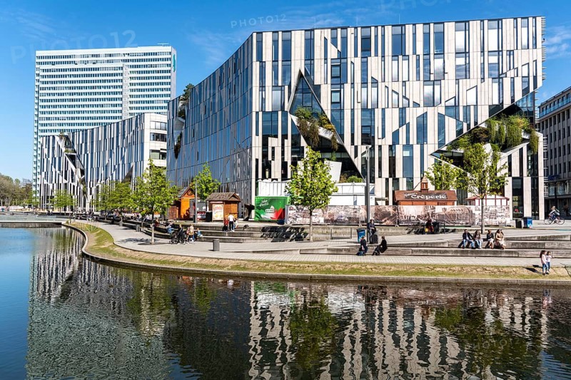 Kö-Bogen building, shops, restaurants and offices, at the Hofgarten, behind Dreischeibenhaus, Düssel-Teich, Düsseldorf, Germany, Europe