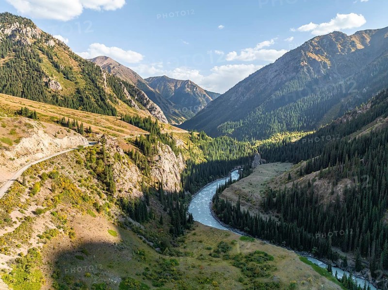 Mountain landscape with river in a narrow mountain valley in autumn, Little Naryn or Kichi-Naryn, Eki-Naryn Gorge, Naryn Province, Kyrgyzstan, Asia