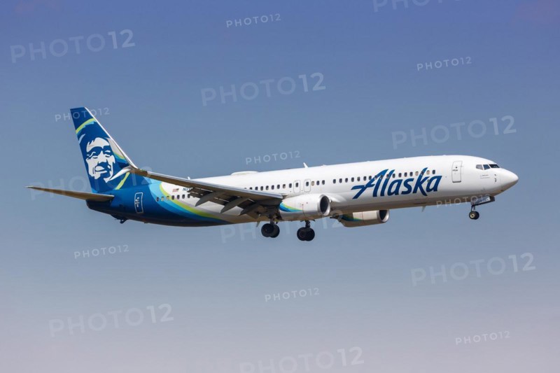 An Alaska Airlines Boeing 737-900ER aircraft with the registration number N263AK at Dallas Fort Worth Airport, USA, North America