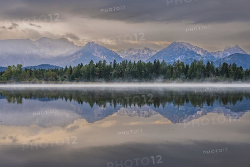 Sunrise, Lake Hopfensee, near Füssen, Ostallgäu, with the Tannheim Mountains behind, Allgäu, Bavaria, Germany, Europe