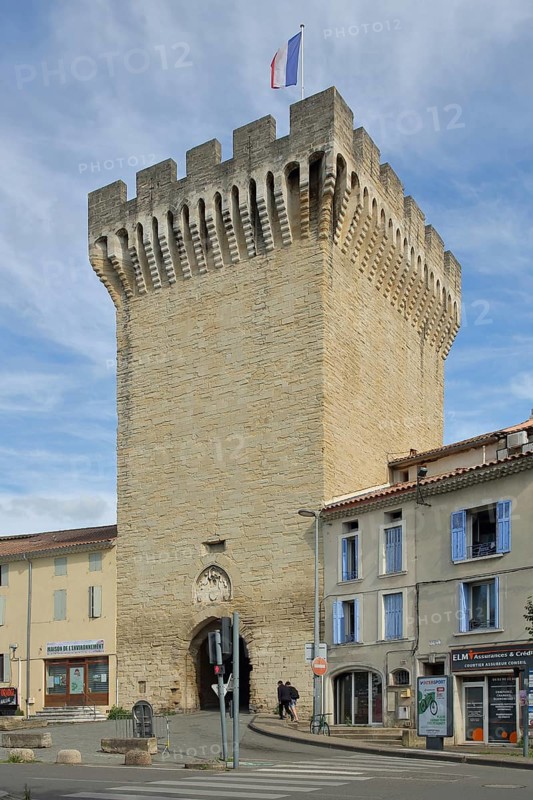 Porte d'Orange, city gate with battlements and French national flag, defence defence tower, Carpentras, Vaucluse, Provence, France, Europe