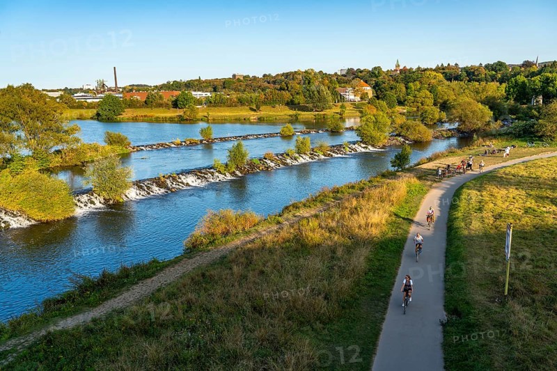 The Ruhr weir, barrage of the Ruhr near Hattingen, cyclist, on the Ruhr Valley cycle path, behind the LWL Industrial Museum Henrichshütte, North Rhine-Westphalia, Germany, Europe