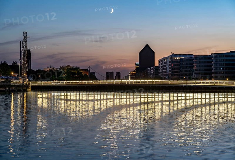 The Portsmouthdamm bridge over the inner harbour, Duisburg, North Rhine-Westphalia, Germany, Europe