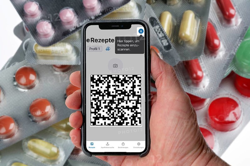 Symbolic image of an e-prescription, prescription issued by a doctor, with QR code, is scanned using a mobile phone and a special app, the code is then shown in the pharmacy and the prescription, which is stored on an IT server, can be retrieved there