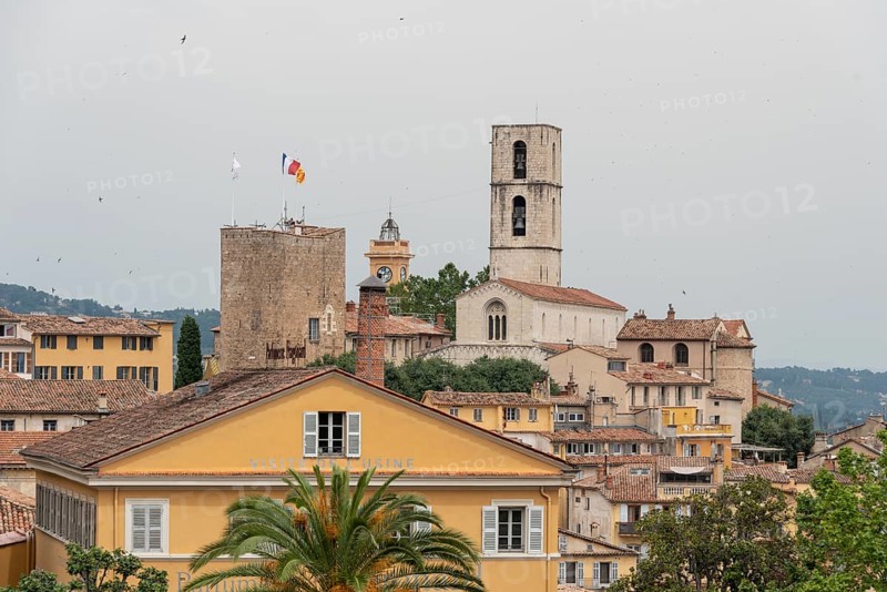 View of the old town centre of Grasse with the Cathedral de Notre-Dame-du-Puy, Grasse, Département Alpes-Maritimes, France, Europe