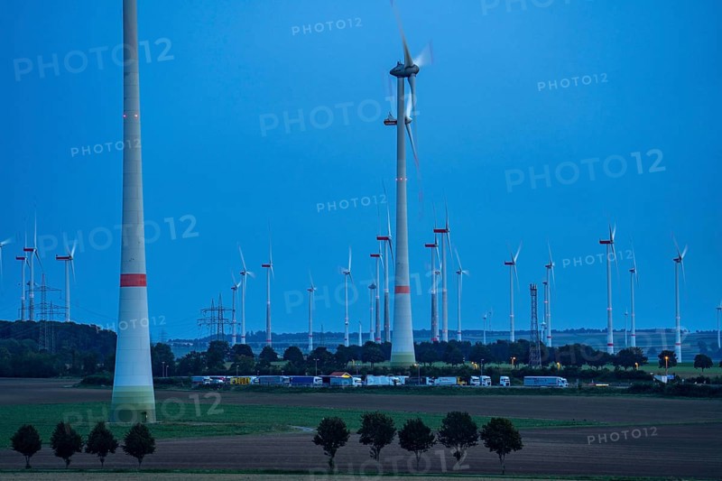 Wind farm, south of the village of Helmern, part of Bad Wünnenberg, Paderborn district, A44 motorway, Sintfeld service area, OWL, North Rhine-Westphalia, Germany, Europe