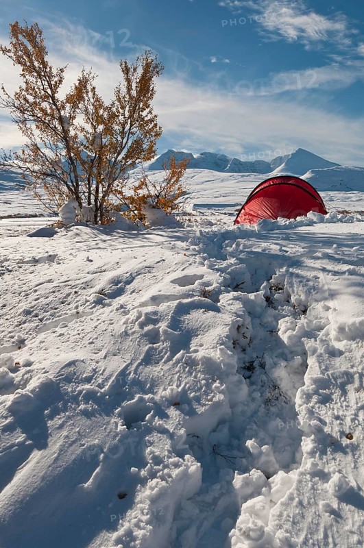 Tent in mountain landscape, Sarek National Park, Laponia World Heritage Site, Norrbotten, Lapland, Sweden, snowy landscape, winter, Scandinavia, Europe