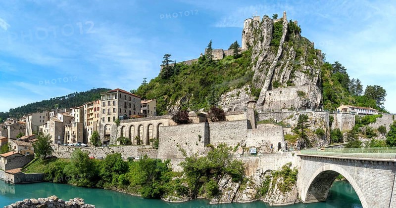 Sisteron. The citadel overlooking the Durance river, Alpes-de-Haute-Provence. Provence-Alpes-Côte d'Azur. France