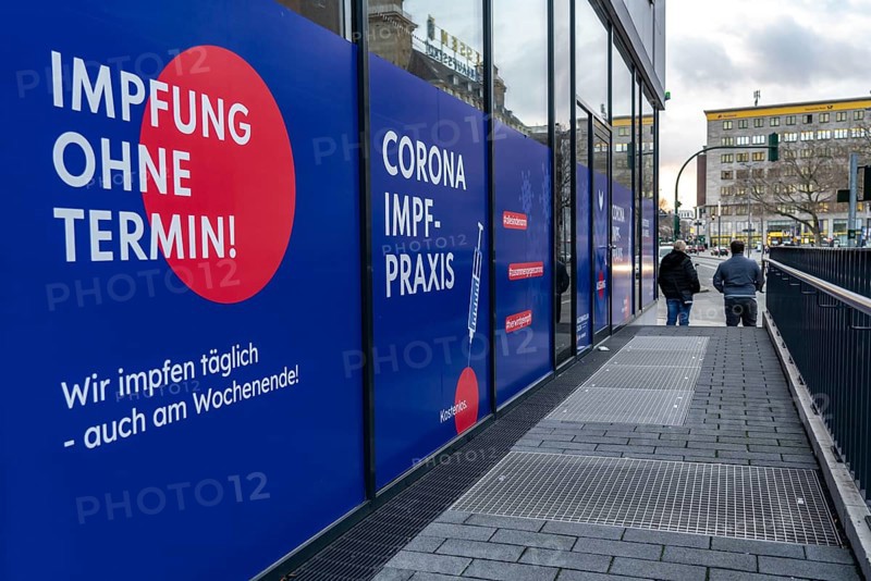 Corona test centre and vaccination centre, in the city centre at the main railway station, Essen, North Rhine-Westphalia, Germany, Europe