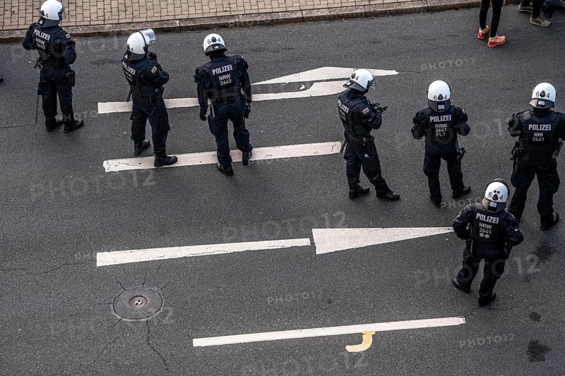 Police officers, police task force, on duty at the demonstration against the AFD party conference in Essen, North Rhine-Westphalia, Germany, Europe