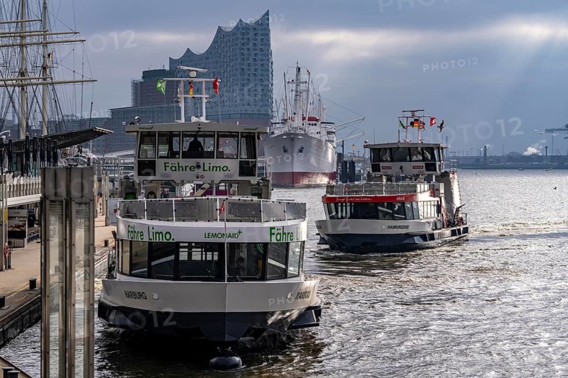 Hamburg harbour, Elbe, shipping traffic, Hadag harbour ferry, Landungsbrücken, Elbe Philharmonic Hall, Hamburg, Germany, Europe