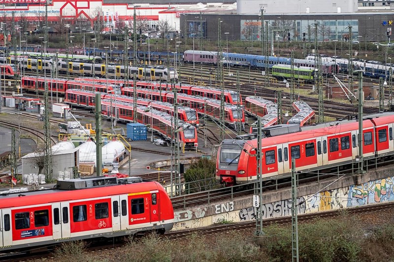 DB Regio stabling facility in Cologne Deutzerfeld, where suburban trains and regional trains wait for their turn, train on the line, Cologne Deutz, North Rhine-Westphalia, Germany, Europe