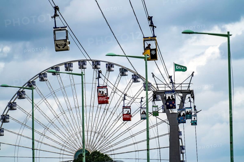 Rhine cable car, cabin above the Rhine, Ferris wheel at the zoo, Cologne, North Rhine-Westphalia, Germany, Europe