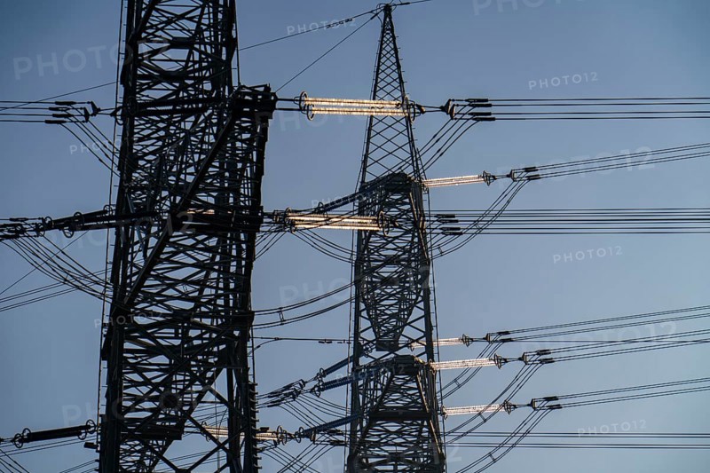 380 kV system, switchgear, from the transmission system operator Amprion, in the Emscherbruch in Herten, high-voltage pylon with glass insulators, North Rhine-Westphalia, Germany, Europe