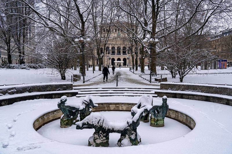 Winter in the city, Alte Oper, Opera House, Lucas Fountain, Bergmann Park, Marshall Fountain, Frankfurt am Main, Hesse, Germany, Europe
