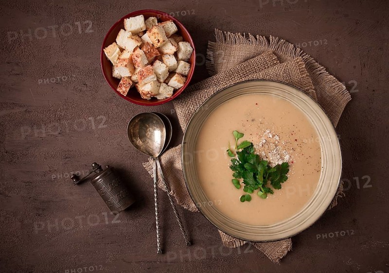 Cream soup, mashed soup, beige, mushroom, onion, cauliflower, vegetarian soup