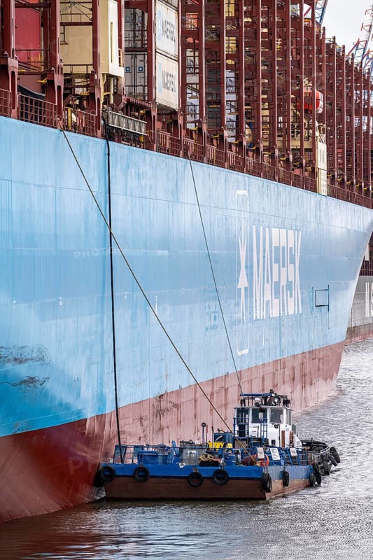 Magleby Maersk container freighter at EUROGATE Container Terminal, Waltershofer Hafen, disposal of liquid and solid ship waste, slop, bilge and tank wash water, oil-contaminated operating materials, Hanseslop II, disposal tank, Hamburg, Germany, Europe