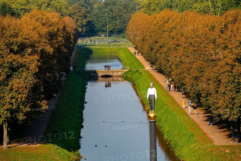 Historic baroque gardens in Kleve, from the 17th century, amphitheatre on the Springenberg, sculpture of the New Iron Man, spa town of Kleve, North Rhine-Westphalia, Germany, Europe