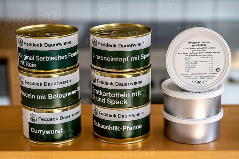 Emergency preparedness, food storage in a private household, long-life ready meals in tins, can be kept for up to 10 years, tinned bread