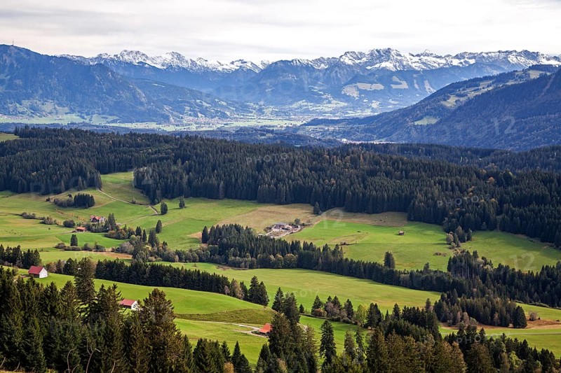 View from the Hauchenberg ridge to the Illertal valley and mountains of the Allgäu Alps, Missen, Oberallgäu, Bavaria, Germany, Europe