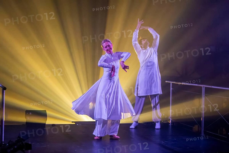 DEU/Saxony/ Dresden After Dimension, Immersion and Transformation, VISION is the fourth stage of this exciting journey through the world of media performance under the dome of steel and glass. Experience an energetic interplay of Indian and flamenco dance and a fusion of cultures and arts. The music, a captivating mix of vocals, classical instruments such as sitar, trumpet and tabla, paired with modern beats and sounds, acts as the driving force of the evening. Immerse yourself in the visual splendour of interactive projections that transform the dome! Flamenco dance: Jose Manuel Reina Gomez Spain, percussion, tabla: Ravi Srinivasan (India/ Malaysia), media art: Jo Siamon Salich (D), language, vocals: Doreen Seidowski-Faust, classical Indian dance: Anne Dietrich, sitar, surbahar, trumpet: Mario Faust, sound design, electronics: Alam Ananda, lighting design | lighting technology: Geohwan Ju, sound technology: Amal Madhu, concept | dramaturgy: Anne Dietrich, Doreen Seidowski-Faust, costu...