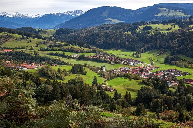 View from the Hauchenberg ridge to Missen and mountains of the Allgäu Alps, Oberallgäu, Bavaria, Germany, Europe