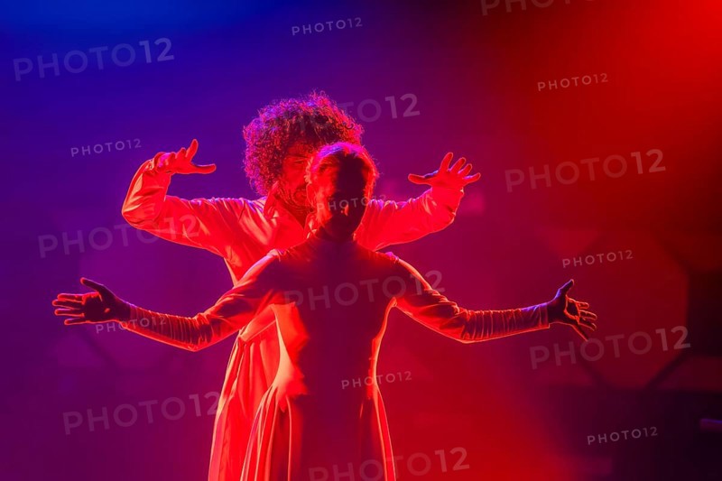 DEU/Saxony/ Dresden After Dimension, Immersion and Transformation, VISION is the fourth stage of this exciting journey through the world of media performance under the dome of steel and glass. Experience an energetic interplay of Indian and flamenco dance and a fusion of cultures and arts. The music, a captivating mix of vocals, classical instruments such as sitar, trumpet and tabla, paired with modern beats and sounds, acts as the driving force of the evening. Immerse yourself in the visual splendour of interactive projections that transform the dome! Flamenco dance: Jose Manuel Reina Gomez Spain, percussion, tabla: Ravi Srinivasan (India/ Malaysia), media art: Jo Siamon Salich (D), language, vocals: Doreen Seidowski-Faust, classical Indian dance: Anne Dietrich, sitar, surbahar, trumpet: Mario Faust, sound design, electronics: Alam Ananda, lighting design | lighting technology: Geohwan Ju, sound technology: Amal Madhu, concept | dramaturgy: Anne Dietrich, Doreen Seidowski-Faust, costu...