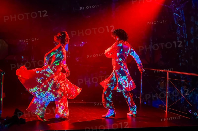 DEU/Saxony/ Dresden After Dimension, Immersion and Transformation, VISION is the fourth stage of this exciting journey through the world of media performance under the dome of steel and glass. Experience an energetic interplay of Indian and flamenco dance and a fusion of cultures and arts. The music, a captivating mix of vocals, classical instruments such as sitar, trumpet and tabla, paired with modern beats and sounds, acts as the driving force of the evening. Immerse yourself in the visual splendour of interactive projections that transform the dome! Flamenco dance: Jose Manuel Reina Gomez Spain, percussion, tabla: Ravi Srinivasan (India/ Malaysia), media art: Jo Siamon Salich (D), language, vocals: Doreen Seidowski-Faust, classical Indian dance: Anne Dietrich, sitar, surbahar, trumpet: Mario Faust, sound design, electronics: Alam Ananda, lighting design | lighting technology: Geohwan Ju, sound technology: Amal Madhu, concept | dramaturgy: Anne Dietrich, Doreen Seidowski-Faust, costu...
