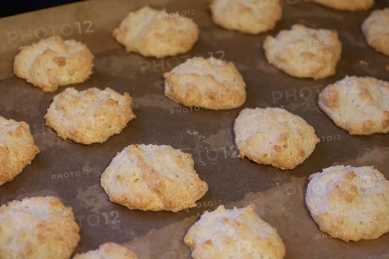 Delicious coconut macaroons on a baking tray During the Advent and pre-Christmas period, everyone is busy baking. Depending on the biscuit, it also depends on the right ingredients