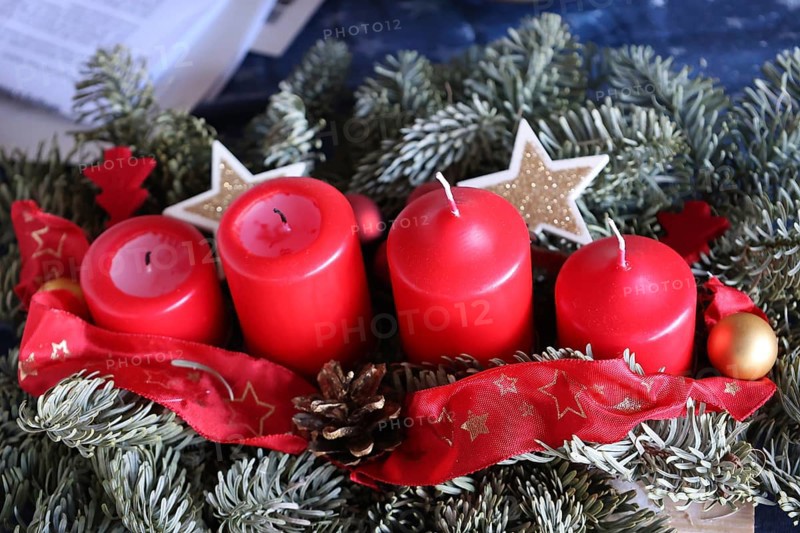 Advent arrangement with four candles During the Advent and pre-Christmas period, baking is a big business everywhere. Depending on the biscuits, it also depends on the right ingredients