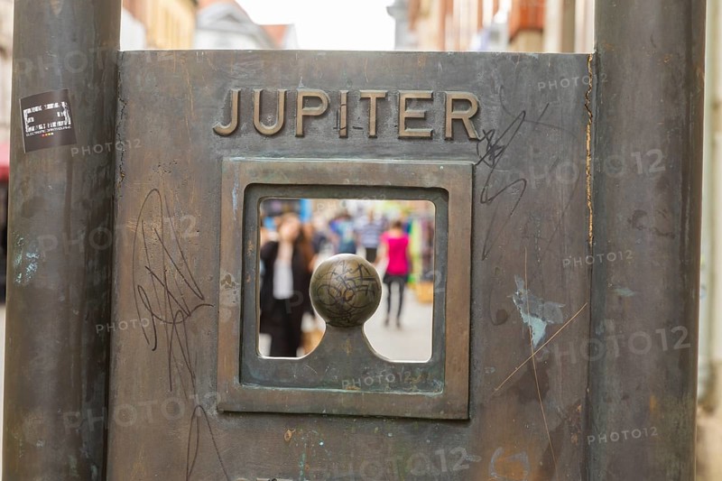 Altstadt The Göttingen Planet Trail is a replica of the sun and the nine planets orbiting it on a scale of 1:2 billion. Actually, there are only eight, as Pluto has now been categorised as a dwarf planet. Two billion kilometres in space correspond to one kilometre on the Planet Trail, Göttingen cityscape, Göttingen, Lower Saxony, Germany, Europe