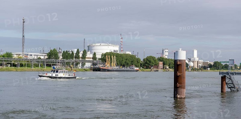 BASF, Lugwigshafen am Rhein, industrial area, bollard, jetty, Mannheim, Baden-Württemberg, Germany, Europe