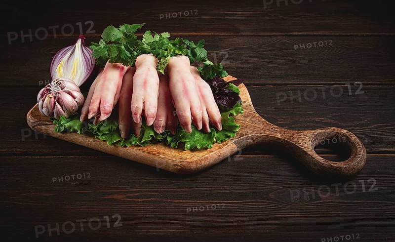 Raw, pig's feet, young piglet, piglet's hooves