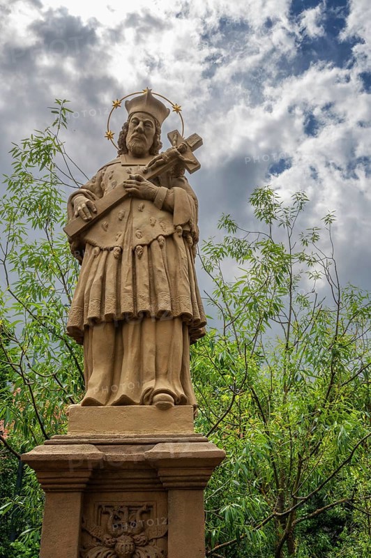 Sculpture of St Nepomuk on the Upper Bridge in front of the old town hall, Bambeg, Upper Franconia, Bavaria, Germany, Europe