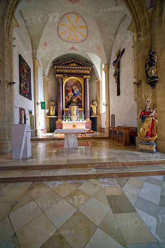 Gothic parish church of St Vitus in Kufstein with the altar by the sculptor Josef Stumpf, interior, Kufstein, Tyrol, Austria, Europe