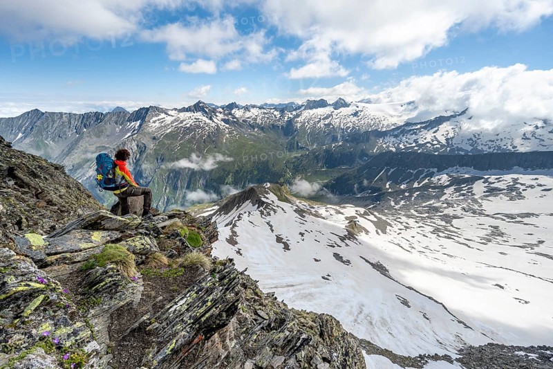 Mountaineer at the Schönbichler Scharte, view of mountain landscape with snow and glacier, mountain panorama with summit Großer Mörchner and Zsigmondyspitze, Berliner Höhenweg, Zillertal Alps, Tyrol, Austria, Europe