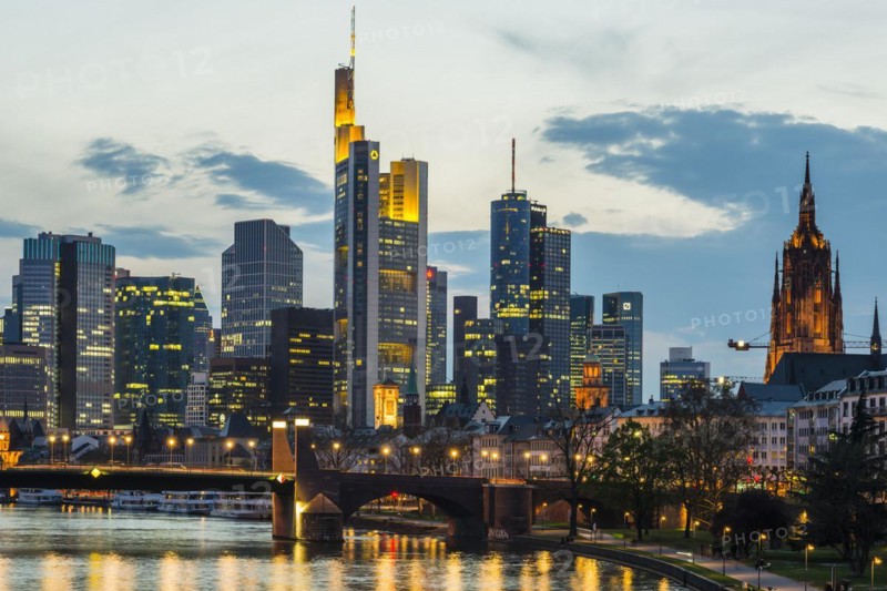 Skyline and banking district at sunset, twilight, Tower 185, Commerzbank, HelaBa, Hessische Landesbank, Deutsche Bank, Ignatz-Bubis-Brücke, Frankfurt am Main, Hesse, Germany, Europe