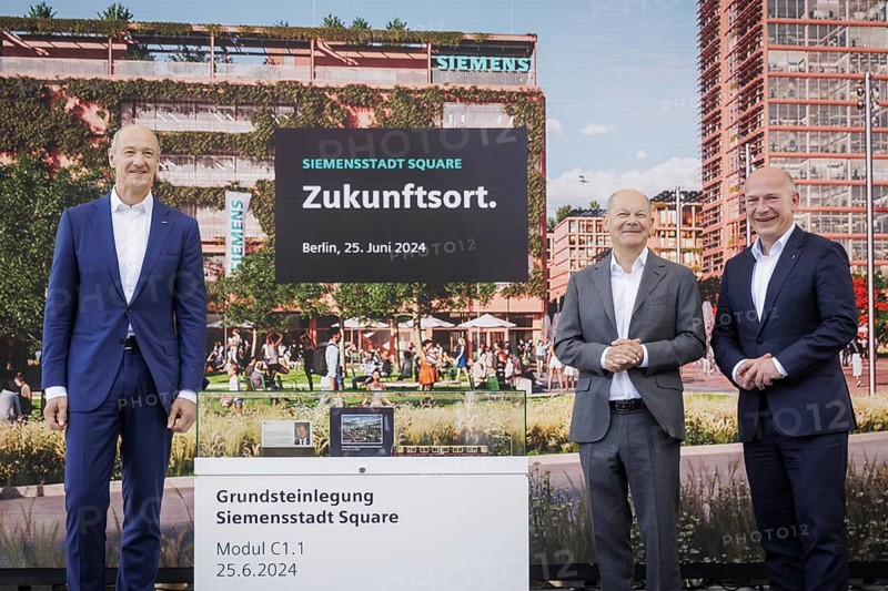 Roland bush, CEO of Siemens AG, Olaf Scholz (SPD), Federal Chancellor, and Kai Wegner, CDU, Governing Mayor of Berlin, pictured at the laying of the foundation stone for Siemensstadt Square in Berlin, 25 June 2024