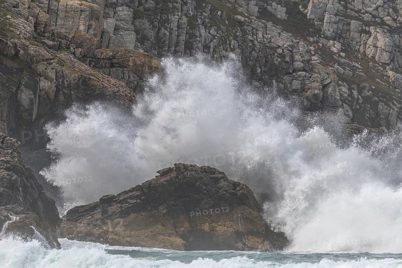 Large waves of the Atlantic Ocean crash against the rocks of a cliff. Camaret sur mer, Crozon, Finistere, Brittany, France, Europe