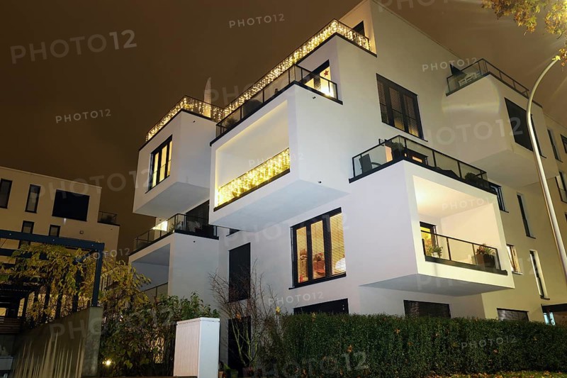 Symbolic image of modern living: Night shot of a modern apartment building in urban style (Rheinufer Süd, Ludwigshafen am Rhein, Rhineland-Palatinate)