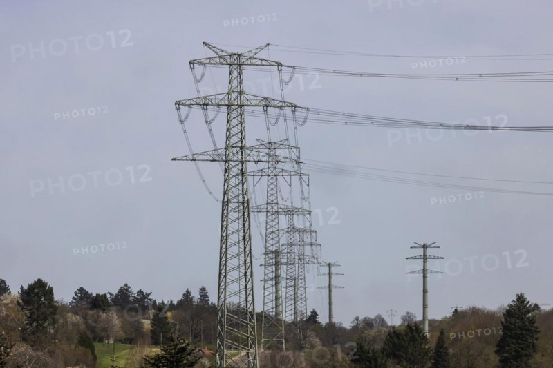 New power line from Birkenfeld to Ötisheim in the Enzkreis district, 14 kilometre long 380 kV line of the transmission system operator TransnetBW for a secure power supply. 18 solid-wall pylons between 50 and 95 metres high are also being used, Pforzheim, Baden-Württemberg, Germany, Europe